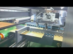 La sección de costura de la carpeta negra automática de costura de pegamento con doble costura para hacer cajas